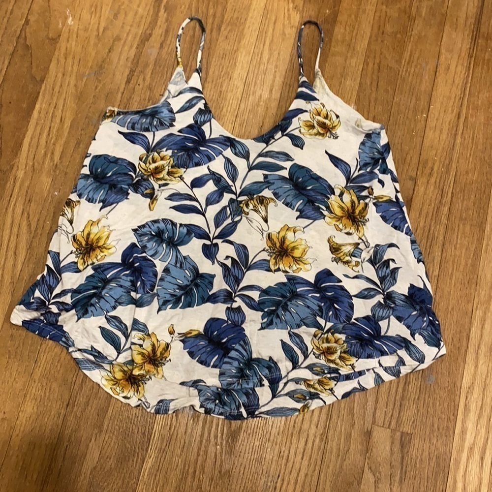 Kim & Cami Floral Ruffle Tank - Picture 5 of 9